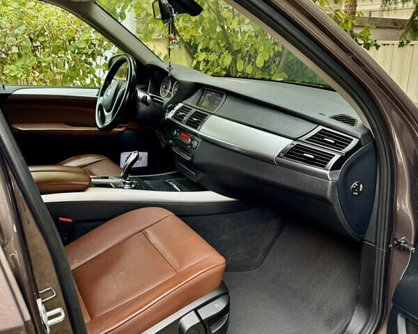 Коричневый БМВ Х5, объемом двигателя 3 л и пробегом 207 тыс. км за 21999 $, фото 21 на Automoto.ua