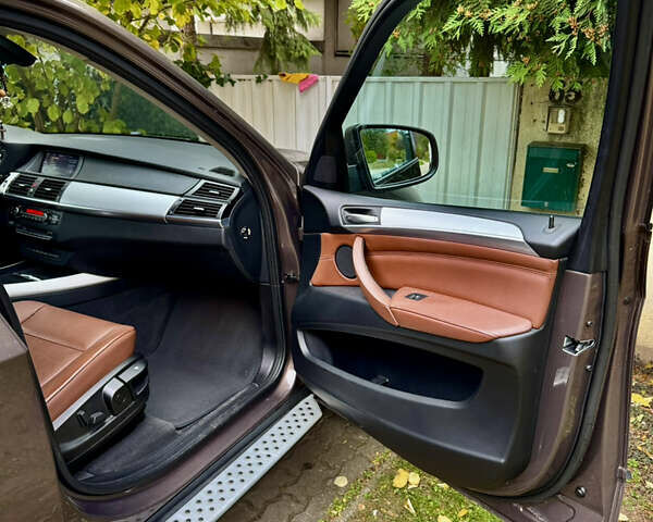 Коричневый БМВ Х5, объемом двигателя 3 л и пробегом 207 тыс. км за 21999 $, фото 20 на Automoto.ua