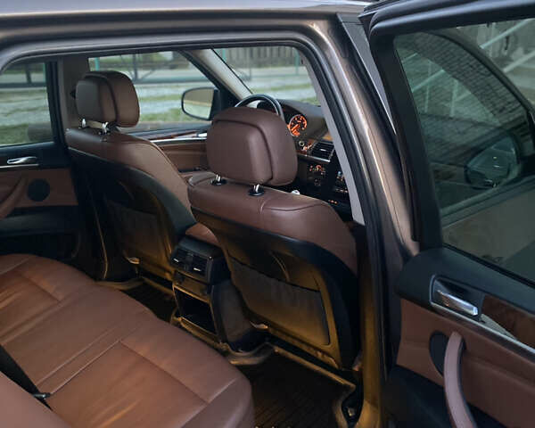 Коричневый БМВ Х5, объемом двигателя 3 л и пробегом 360 тыс. км за 16500 $, фото 7 на Automoto.ua