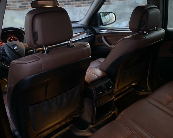 Коричневый БМВ Х5, объемом двигателя 3 л и пробегом 360 тыс. км за 16500 $, фото 5 на Automoto.ua