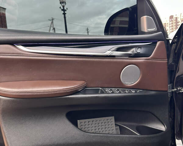 Коричневый БМВ Х5, объемом двигателя 2.99 л и пробегом 175 тыс. км за 36000 $, фото 9 на Automoto.ua