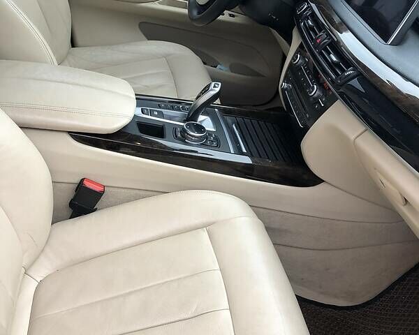 Коричневый БМВ Х5, объемом двигателя 3 л и пробегом 320 тыс. км за 20000 $, фото 4 на Automoto.ua