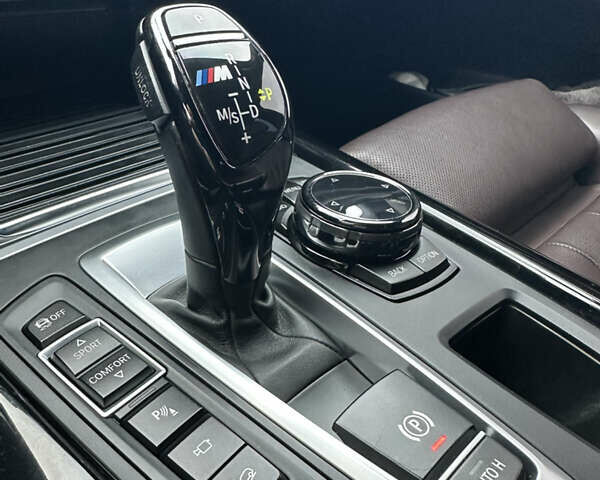 Коричневый БМВ Х5, объемом двигателя 2.99 л и пробегом 175 тыс. км за 36000 $, фото 18 на Automoto.ua