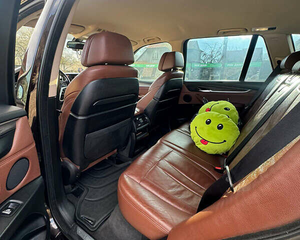 Коричневый БМВ Х5, объемом двигателя 2.99 л и пробегом 258 тыс. км за 26000 $, фото 5 на Automoto.ua