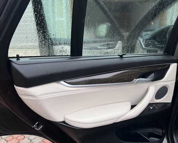 Коричневый БМВ Х5, объемом двигателя 2.99 л и пробегом 287 тыс. км за 26000 $, фото 12 на Automoto.ua