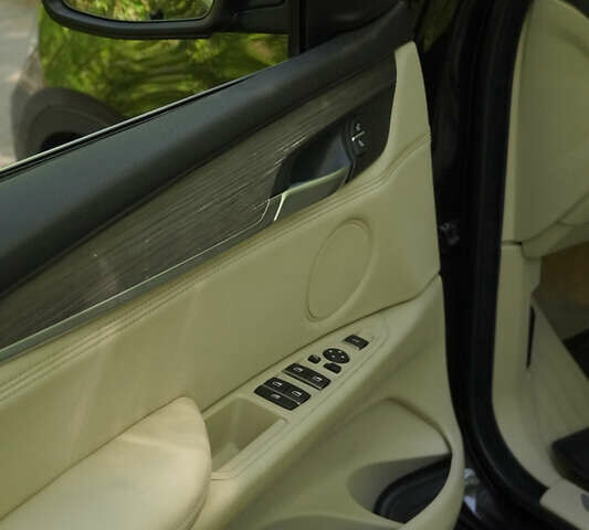 Коричневый БМВ Х5, объемом двигателя 2 л и пробегом 170 тыс. км за 26500 $, фото 13 на Automoto.ua