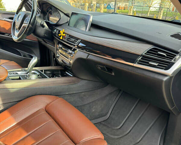 Коричневый БМВ Х5, объемом двигателя 2.99 л и пробегом 258 тыс. км за 26000 $, фото 6 на Automoto.ua