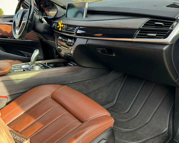 Коричневый БМВ Х5, объемом двигателя 2.99 л и пробегом 258 тыс. км за 26000 $, фото 10 на Automoto.ua