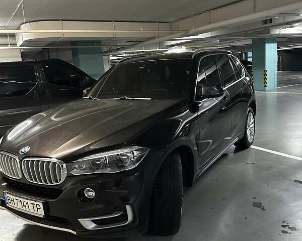 Коричневый БМВ Х5, объемом двигателя 2.99 л и пробегом 184 тыс. км за 33500 $, фото 3 на Automoto.ua