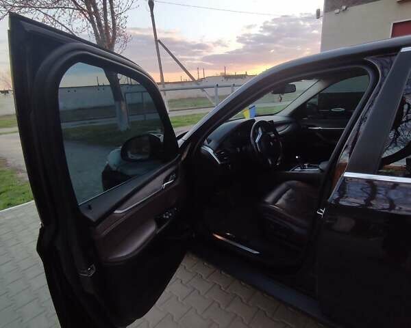 Коричневий БМВ Х5, об'ємом двигуна 2 л та пробігом 195 тис. км за 28500 $, фото 4 на Automoto.ua