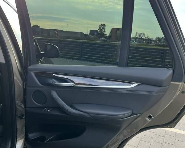 Коричневый БМВ Х5, объемом двигателя 2.99 л и пробегом 152 тыс. км за 35000 $, фото 18 на Automoto.ua