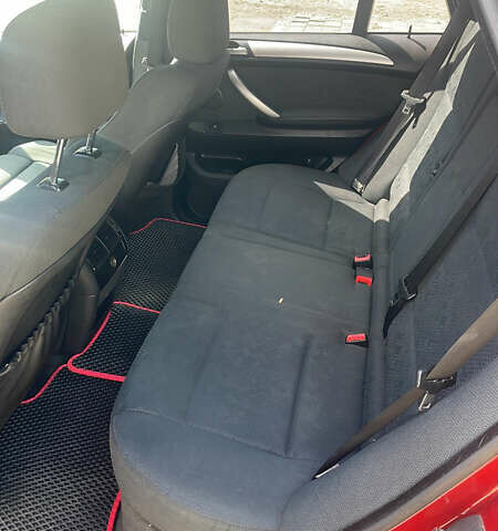 Красный БМВ Х5, объемом двигателя 3 л и пробегом 331 тыс. км за 7600 $, фото 9 на Automoto.ua