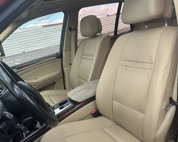 Красный БМВ Х5, объемом двигателя 2.99 л и пробегом 277 тыс. км за 12700 $, фото 11 на Automoto.ua