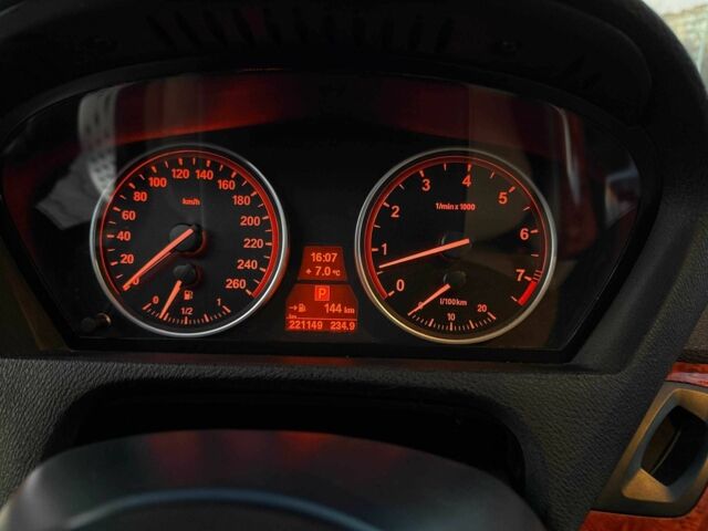 Красный БМВ Х5, объемом двигателя 3 л и пробегом 220 тыс. км за 14000 $, фото 11 на Automoto.ua