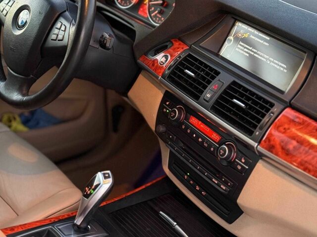 Красный БМВ Х5, объемом двигателя 3 л и пробегом 220 тыс. км за 14000 $, фото 13 на Automoto.ua