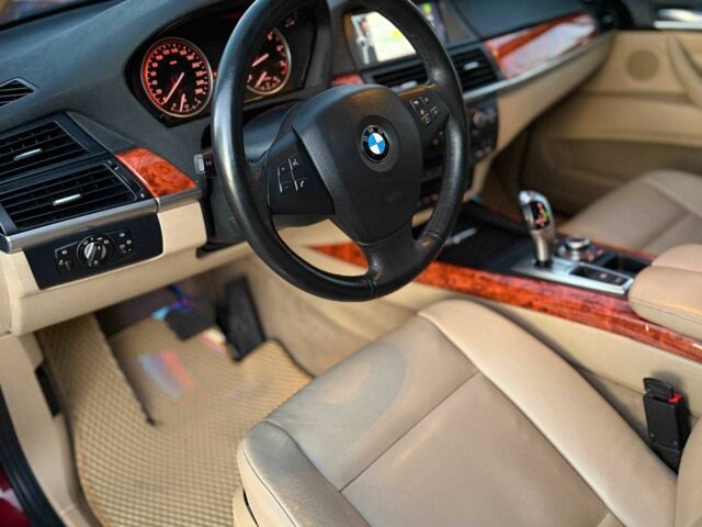 Красный БМВ Х5, объемом двигателя 3 л и пробегом 220 тыс. км за 14000 $, фото 7 на Automoto.ua