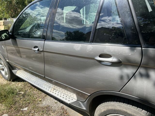 Серый БМВ Х5, объемом двигателя 3 л и пробегом 300 тыс. км за 5500 $, фото 3 на Automoto.ua