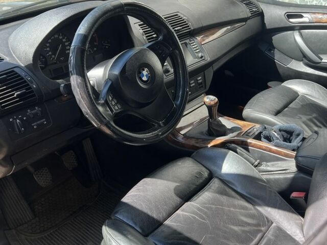 Серый БМВ Х5, объемом двигателя 3 л и пробегом 300 тыс. км за 5500 $, фото 4 на Automoto.ua