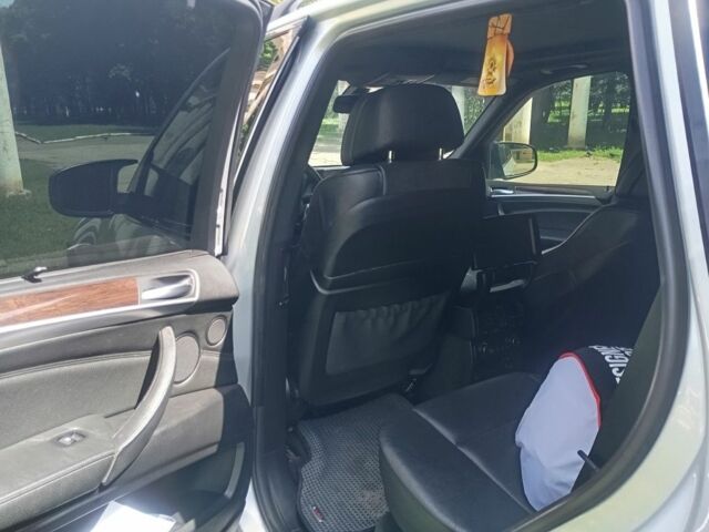 Сірий БМВ Х5, об'ємом двигуна 3 л та пробігом 209 тис. км за 10800 $, фото 4 на Automoto.ua