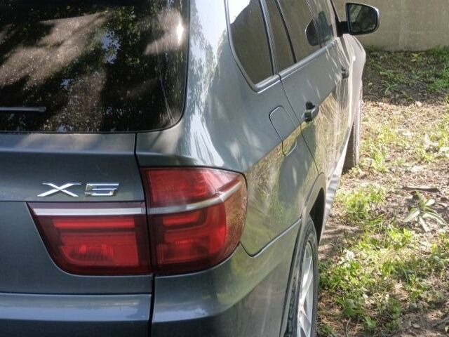 Серый БМВ Х5, объемом двигателя 3 л и пробегом 270 тыс. км за 15500 $, фото 1 на Automoto.ua