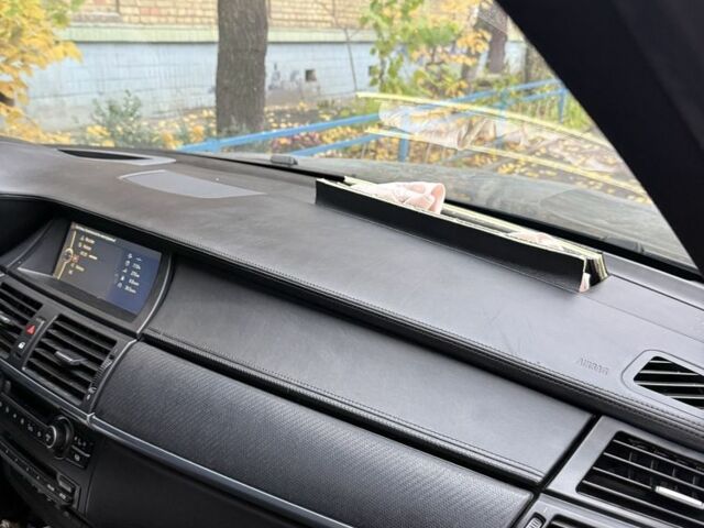 Серый БМВ Х5, объемом двигателя 0 л и пробегом 282 тыс. км за 13000 $, фото 6 на Automoto.ua