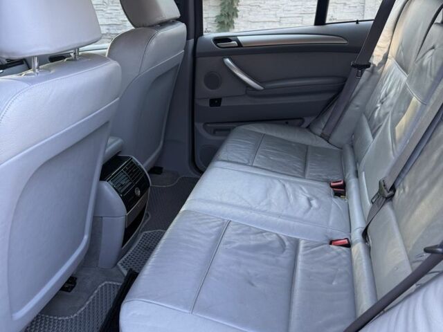 Серый БМВ Х5, объемом двигателя 4.4 л и пробегом 250 тыс. км за 7700 $, фото 11 на Automoto.ua