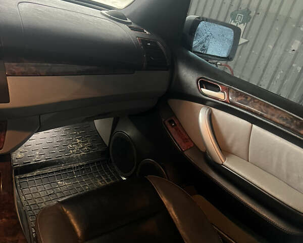 Серый БМВ Х5, объемом двигателя 4.4 л и пробегом 269 тыс. км за 6700 $, фото 10 на Automoto.ua