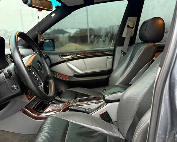 Серый БМВ Х5, объемом двигателя 4.4 л и пробегом 360 тыс. км за 5500 $, фото 2 на Automoto.ua