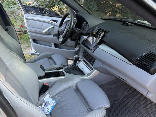 Серый БМВ Х5, объемом двигателя 4.4 л и пробегом 250 тыс. км за 7700 $, фото 3 на Automoto.ua