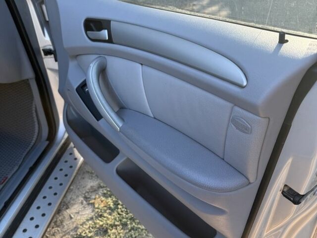 Серый БМВ Х5, объемом двигателя 4.4 л и пробегом 250 тыс. км за 7700 $, фото 4 на Automoto.ua