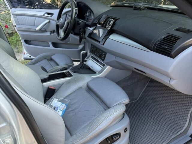 Серый БМВ Х5, объемом двигателя 4.4 л и пробегом 250 тыс. км за 7700 $, фото 5 на Automoto.ua