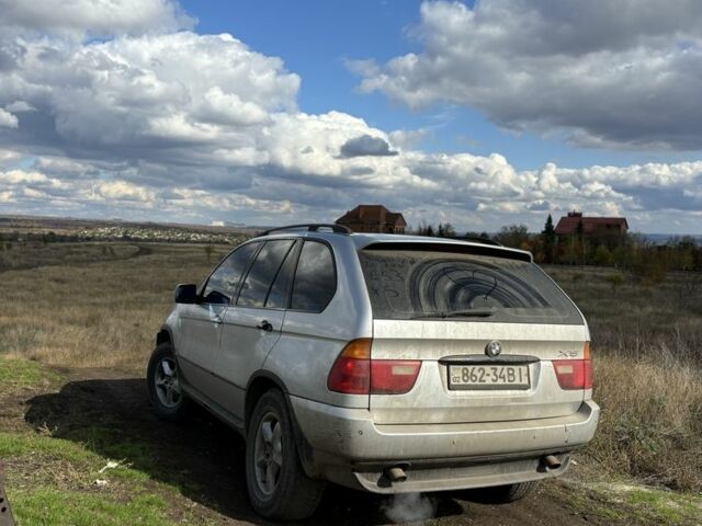 Серый БМВ Х5, объемом двигателя 3 л и пробегом 200 тыс. км за 4600 $, фото 2 на Automoto.ua