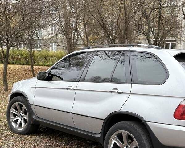 Серый БМВ Х5, объемом двигателя 4.4 л и пробегом 451 тыс. км за 6000 $, фото 1 на Automoto.ua