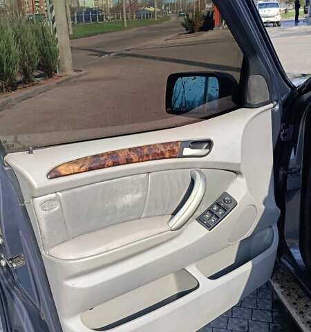 Серый БМВ Х5, объемом двигателя 3 л и пробегом 432 тыс. км за 8500 $, фото 24 на Automoto.ua