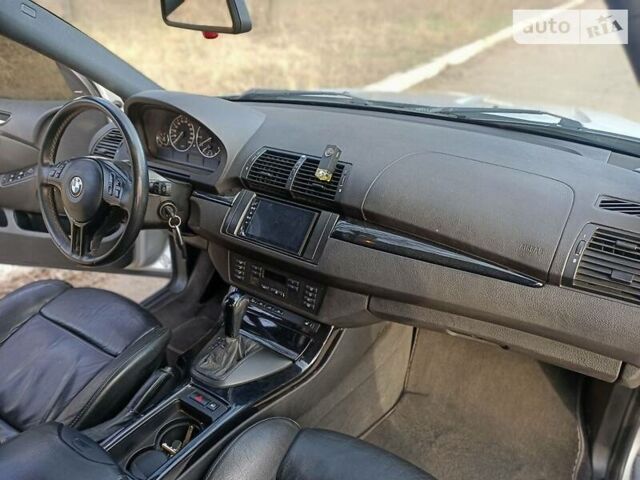 Серый БМВ Х5, объемом двигателя 3 л и пробегом 380 тыс. км за 10600 $, фото 28 на Automoto.ua