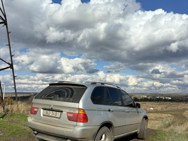 Серый БМВ Х5, объемом двигателя 3 л и пробегом 200 тыс. км за 4600 $, фото 4 на Automoto.ua