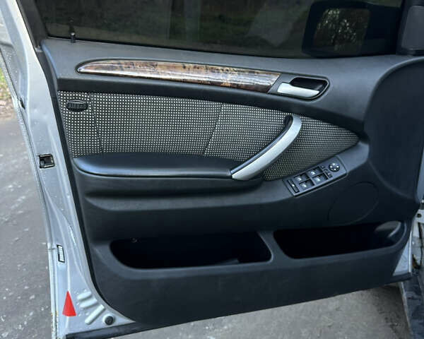 Сірий БМВ Х5, об'ємом двигуна 4.4 л та пробігом 465 тис. км за 6200 $, фото 17 на Automoto.ua