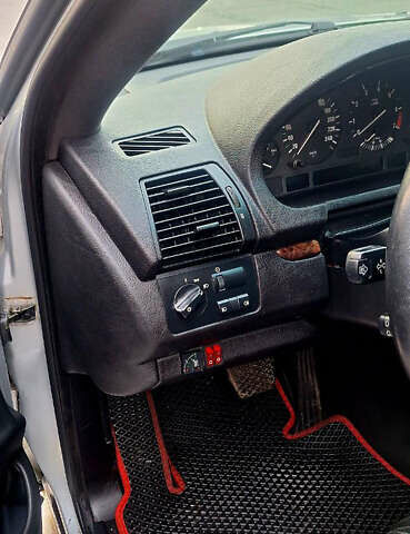 Серый БМВ Х5, объемом двигателя 4.4 л и пробегом 330 тыс. км за 8000 $, фото 13 на Automoto.ua