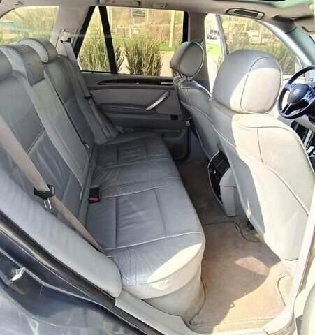 Серый БМВ Х5, объемом двигателя 3 л и пробегом 432 тыс. км за 8500 $, фото 31 на Automoto.ua