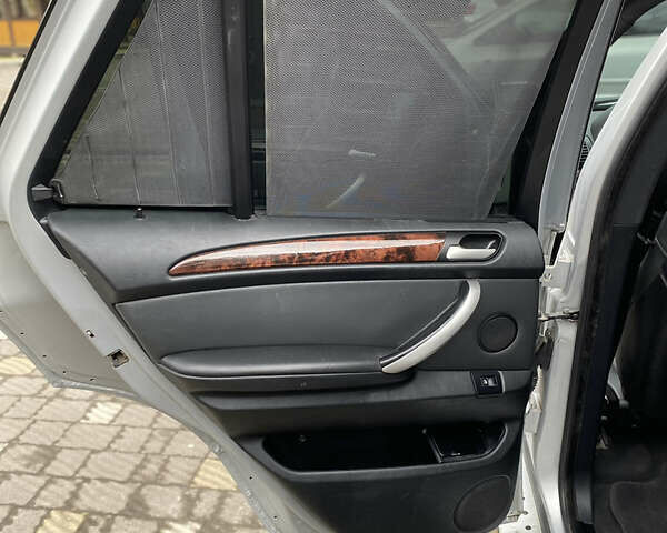 Сірий БМВ Х5, об'ємом двигуна 4.4 л та пробігом 217 тис. км за 8000 $, фото 9 на Automoto.ua