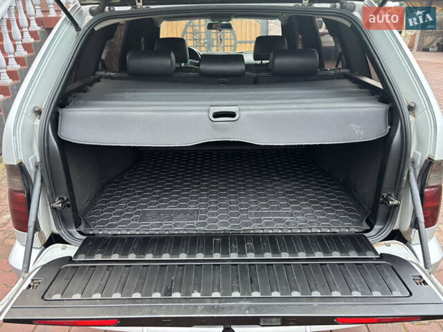 Серый БМВ Х5, объемом двигателя 2.99 л и пробегом 472 тыс. км за 7400 $, фото 14 на Automoto.ua