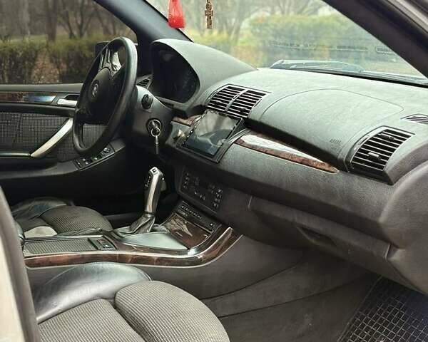 Серый БМВ Х5, объемом двигателя 4.4 л и пробегом 451 тыс. км за 6000 $, фото 4 на Automoto.ua