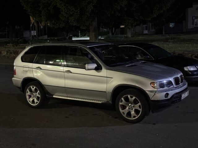 Серый БМВ Х5, объемом двигателя 3 л и пробегом 300 тыс. км за 5800 $, фото 2 на Automoto.ua