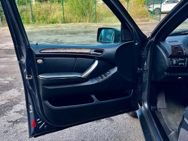 Серый БМВ Х5, объемом двигателя 3 л и пробегом 355 тыс. км за 6000 $, фото 5 на Automoto.ua