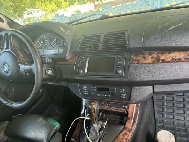 Серый БМВ Х5, объемом двигателя 3 л и пробегом 300 тыс. км за 5800 $, фото 5 на Automoto.ua