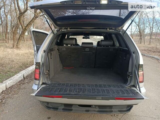 Серый БМВ Х5, объемом двигателя 3 л и пробегом 380 тыс. км за 10600 $, фото 29 на Automoto.ua