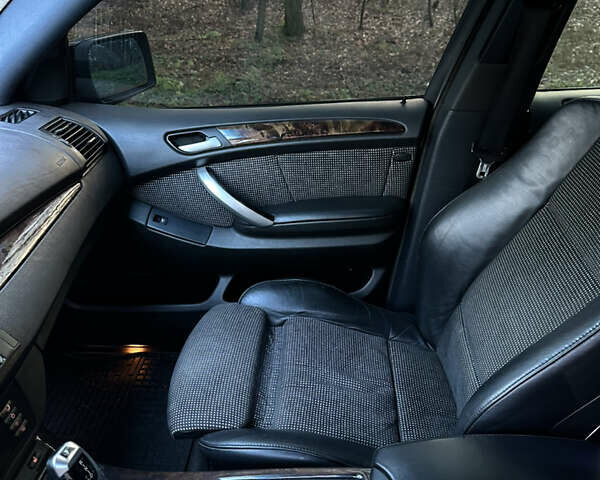 Сірий БМВ Х5, об'ємом двигуна 4.4 л та пробігом 465 тис. км за 6200 $, фото 13 на Automoto.ua