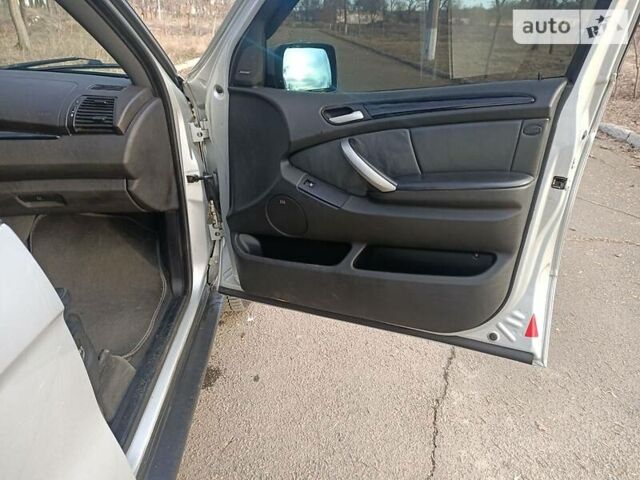 Серый БМВ Х5, объемом двигателя 3 л и пробегом 380 тыс. км за 10600 $, фото 13 на Automoto.ua