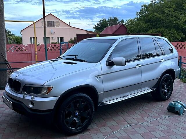 Серый БМВ Х5, объемом двигателя 3 л и пробегом 345 тыс. км за 11200 $, фото 1 на Automoto.ua