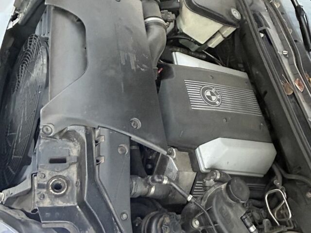 Серый БМВ Х5, объемом двигателя 0.44 л и пробегом 245 тыс. км за 8000 $, фото 11 на Automoto.ua